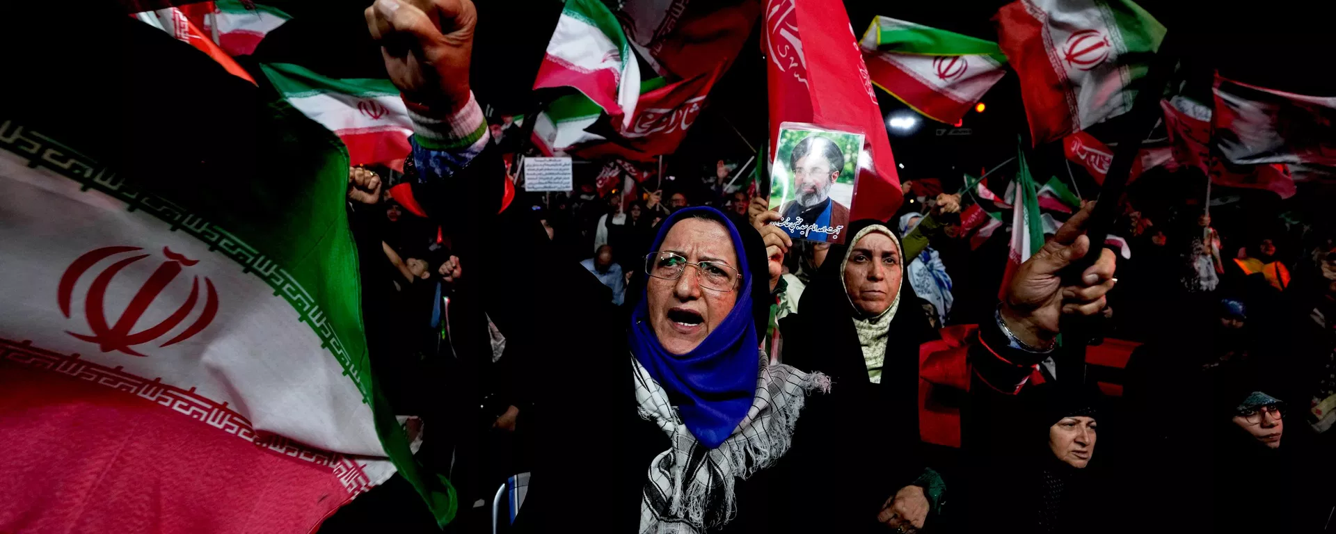 Iranianos vão às ruas para demonstrar apoio ao governo de Teerã, em 26 de agosto de 2026 - Sputnik Brasil, 1920, 29.08.2026