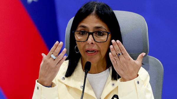 A presidente interina da Venezuela, Delcy Rodríguez, durante coletiva de imprensa após terremotos no país, em 2 de julho de 2026 - Sputnik Brasil