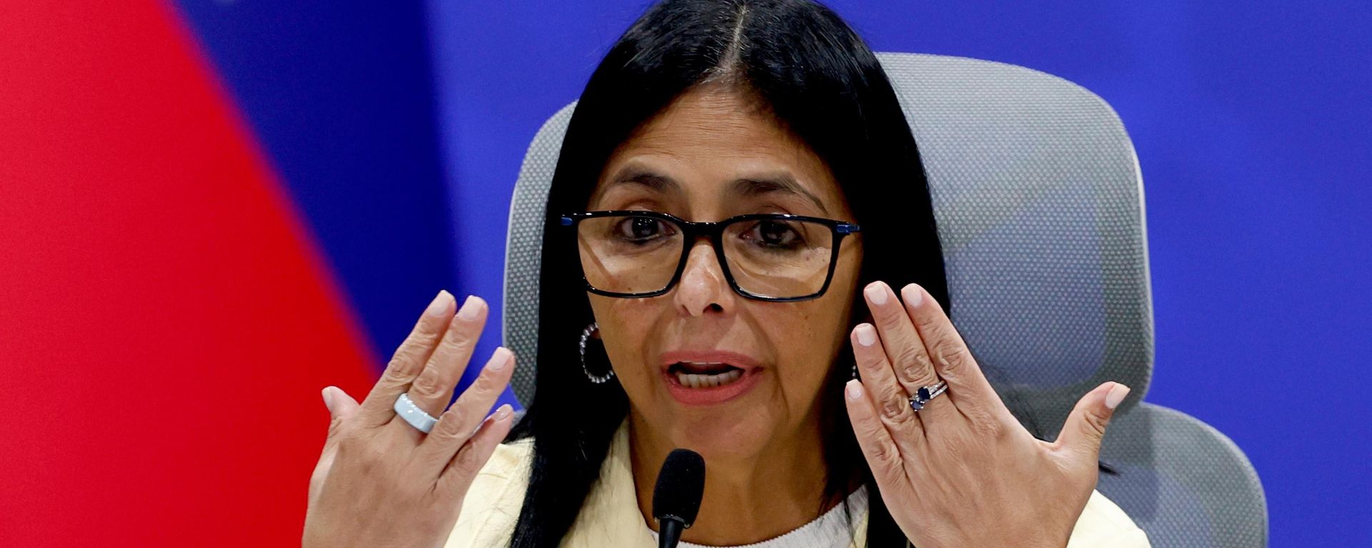 A presidente interina da Venezuela, Delcy Rodríguez, durante coletiva de imprensa após terremotos no país, em 2 de julho de 2026 - Sputnik Brasil, 1920, 30.08.2026