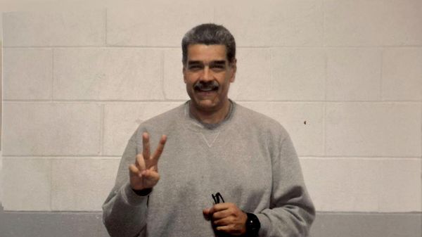 'Saibam que estamos firmes': Maduro envia fotos e uma mensagem da prisão nos EUA - Sputnik Brasil