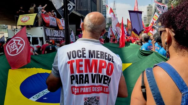 Manifestação pelo fim da escala 6x1 no vão livre do Museu de Arte de São Paulo (MASP). Brasil, 30 de agosto de 2026 - Sputnik Brasil