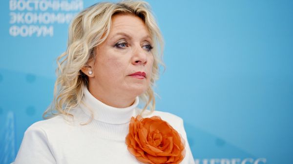 Maria Zakharova, representante oficial do Ministério das Relações Exteriores russo, no painel de discussão organizado pela Sputnik durante o Fórum Econômico do Oriente em Vladivostok. - Sputnik Brasil