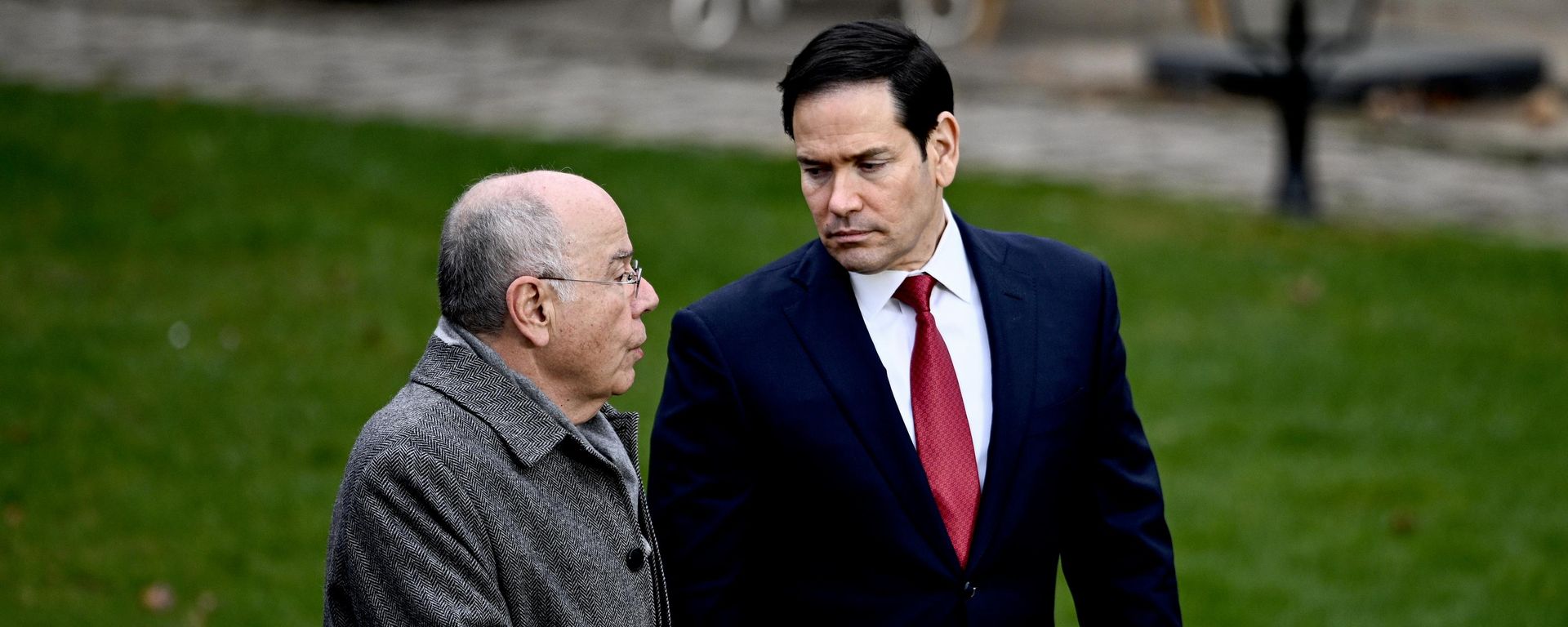 O ministro das Relações Exteriores do Brasil, Mauro Vieira, conversa com o secretário de Estado dos EUA, Marco Rubio, durante cúpula do G7, na França, em 27 de março de 2026 - Sputnik Brasil, 1920, 03.09.2026