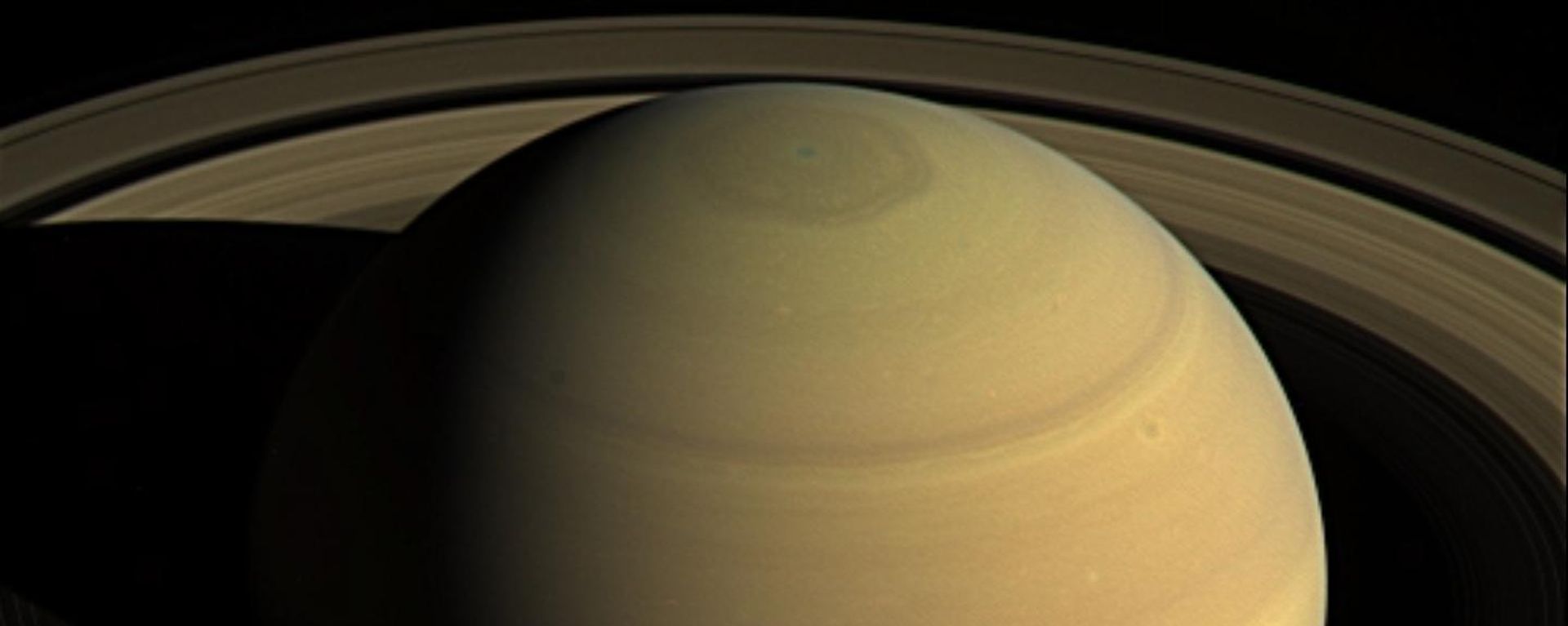 Saturno e seu famoso hexágono, visível ao redor do polo norte, visto em cores naturais pela sonda Cassini em 2016 - Sputnik Brasil, 1920, 03.09.2026