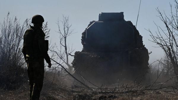 Um soldado na zona da operação militar especial da Rússia - Sputnik Brasil