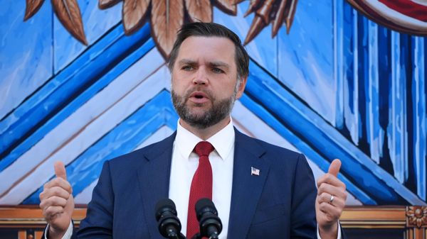 O vice-presidente dos Estados Unidos, J. D. Vance, durante coletiva de imprensa na Casa Branca, em Washington, D.C., em 3 de setembro de 2026 - Sputnik Brasil
