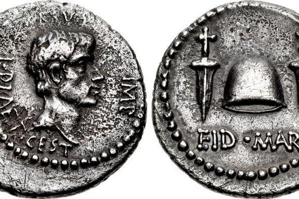 Moeda romana antiga. Bruto e L. Plaetório Cestiano, denário, 42 a.C. - Sputnik Brasil