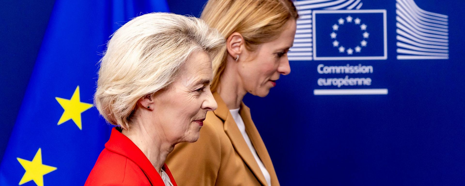 Ursula von der Leyen e a Kaja Kallas saem após uma coletiva de imprensa na sede da UE, em Bruxelas. Bélgica, 10 de junho de 2025 - Sputnik Brasil, 1920, 09.09.2026