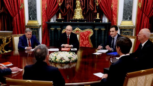 Reunião do presidente Vladimir Putin com Steve Witkoff e Jared Kushner, em Moscou, Rússia. 5 de setembro de 2026. - Sputnik Brasil