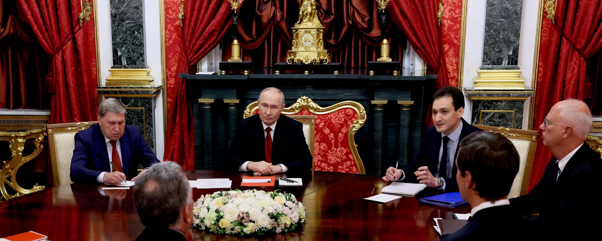 Reunião do presidente Vladimir Putin com Steve Witkoff e Jared Kushner, em Moscou, Rússia. 5 de setembro de 2026. - Sputnik Brasil, 1920, 05.09.2026