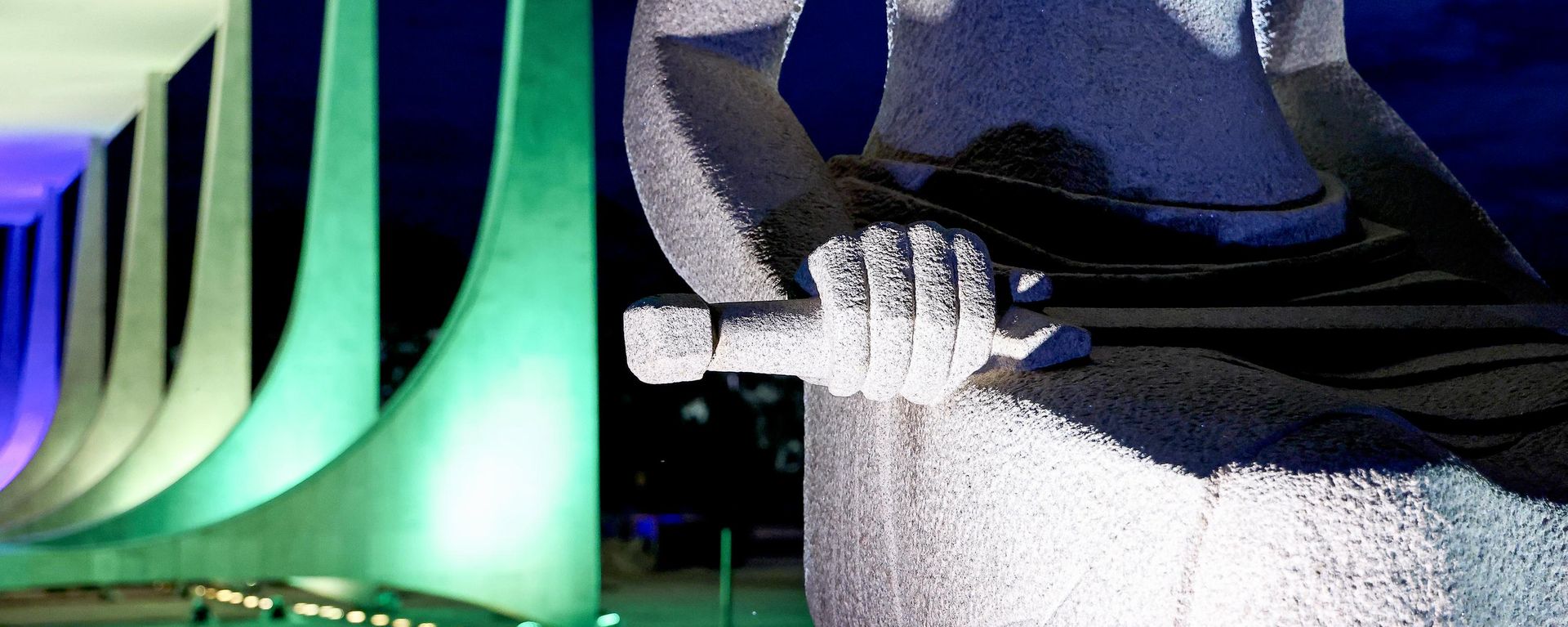 Prédio do Supremo Tribunal Federal (STF) iluminado de verde, amarelo e azul em comemoração à Semana da Pátria, em 1º de setembro de 2026 Prédio do Supremo Tribunal Federal (STF) iluminado de verde, amarelo e azul em comemoração à Semana da Pátria, em 1º de setembro de 2026 - Sputnik Brasil, 1920, 08.09.2026