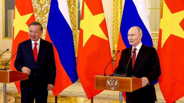 O presidente da Rússia, Vladimir Putin, com o presidente do Vietnã, To Lam, em Moscou, em 9 de setembro de 2026 - Sputnik Brasil