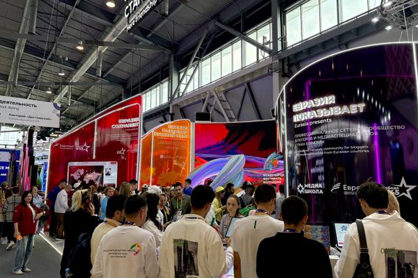 Stands no Festival Internacional da Juventude em Ekaterimburgo - Sputnik Brasil