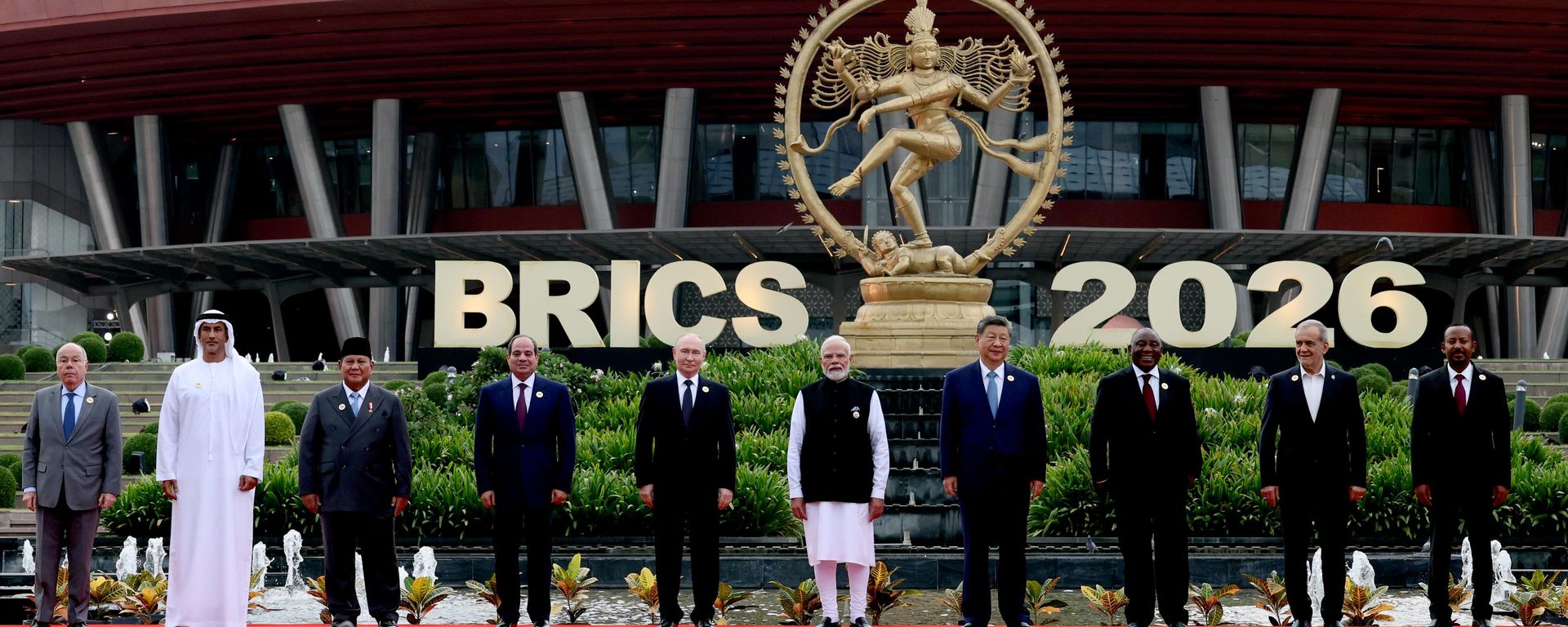 Presidentes e autoridades dos países-membros do BRICS durante a cúpula em Nova Déli, na Índia. 12 de setembro de 2026 - Sputnik Brasil, 1920, 15.09.2026