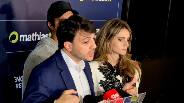 Candidato à presidência Renan Santos (Missão) em sabatina na Mathias TV, em São Paulo (SP), 14 de setembro de 2026. - Sputnik Brasil