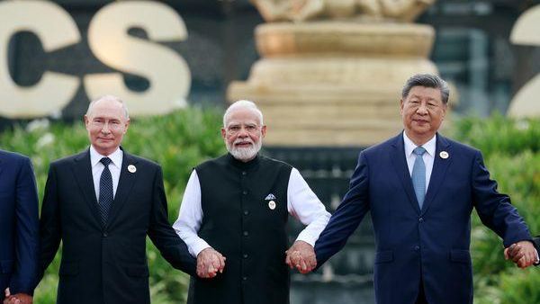 O presidente da Rússia, Vladimir Putin, o primeiro-ministro indiano, Narendra Modi e o presidente da China, Xi Jinping - Sputnik Brasil