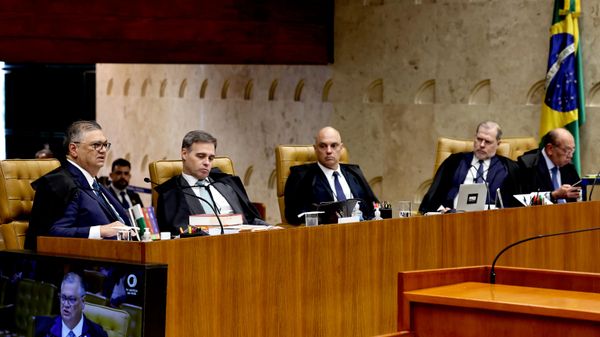 Da esquerda para a direita: Flávio Dino, André Mendonça, Alexandre de Moraes, Dias Toffoli e Gilmar Mendes. Ministros participaram de sessão plenária para discutir casos envolvendo Mendonça e Moraes no âmbito do Banco Master, em 15 de setembro de 2026 - Sputnik Brasil