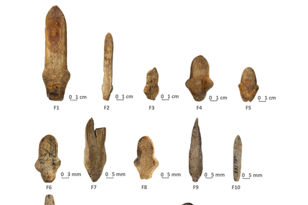 18 estatuetas femininas de Mezin, no norte da Ucrânia, feitas há 18 mil anos com presas de mamute. - Sputnik Brasil