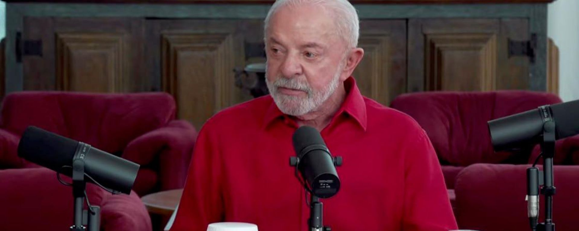 O presidente brasileiro Luiz Inácio Lula da Silva durante entrevista ao canal e podcast Desce a Letra Show, em 16 de setembro de 2026 - Sputnik Brasil, 1920, 30.09.2026
