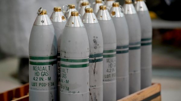Botijões de gás mostarda, que fazem parte do estoque de armas químicas dos Estados Unidos - Sputnik Brasil