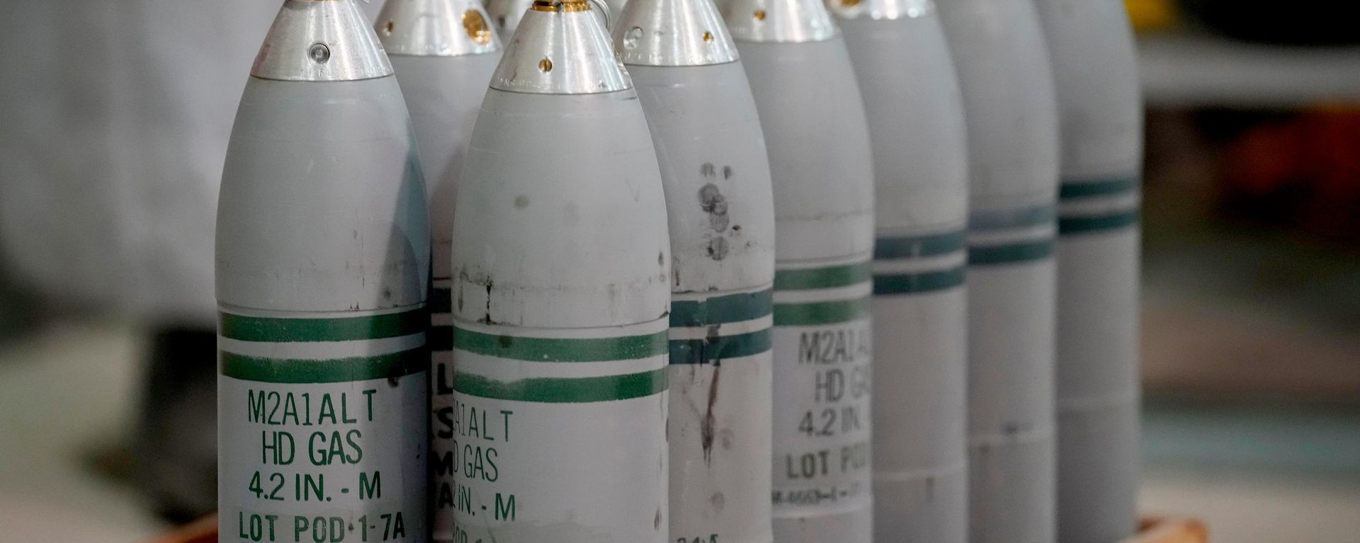 Botijões de gás mostarda, que fazem parte do estoque de armas químicas dos Estados Unidos - Sputnik Brasil, 1920, 16.09.2026