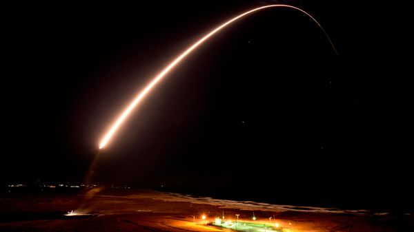 Lançamento de um míssil  - Sputnik Brasil