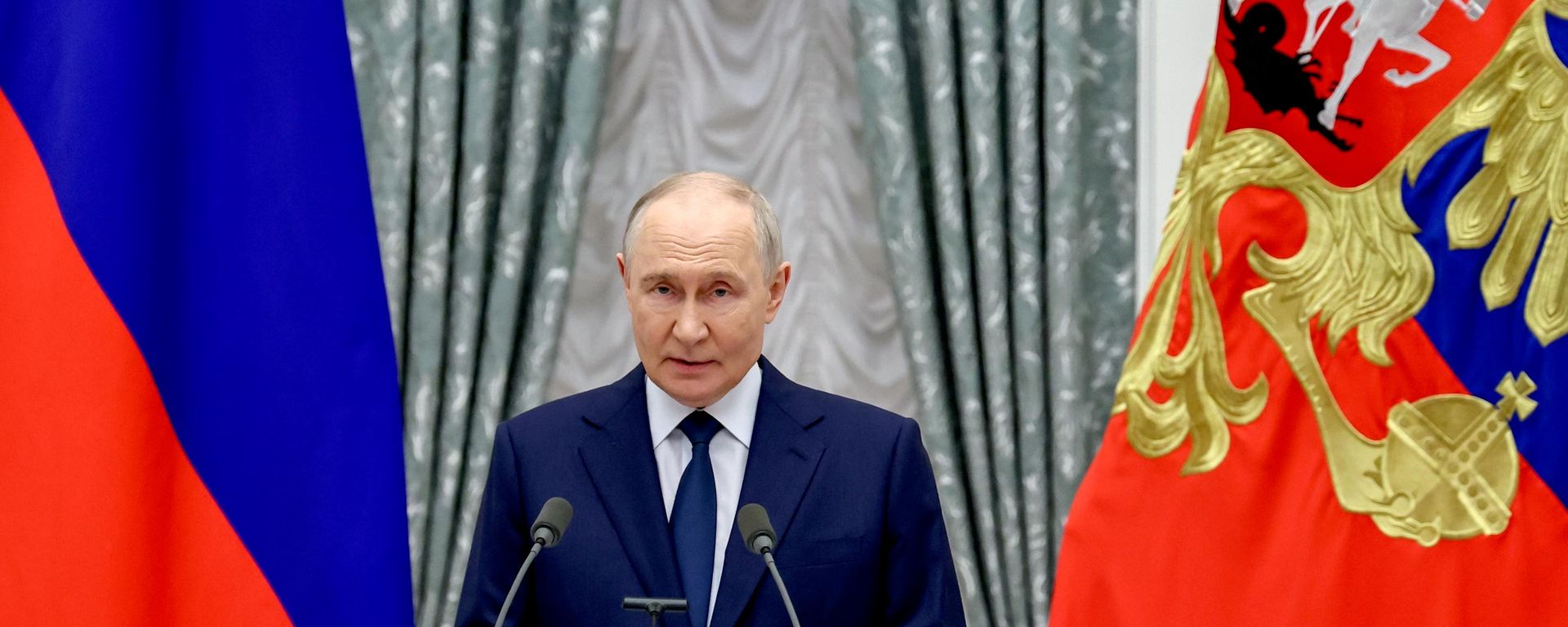 O presidente Vladimir Putin entregou condecorações estatais no Kremlin - Sputnik Brasil, 1920, 18.09.2026