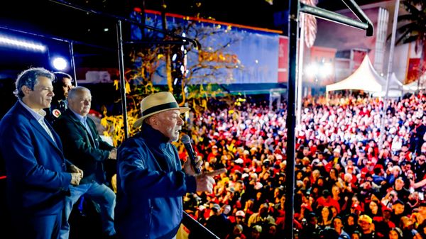 O presidente do Brasil, Luiz Inácio Lula da Silva, durante campanha para reeleição em Guarulhos, São Paulo, em 18 de setembro de 2026 - Sputnik Brasil