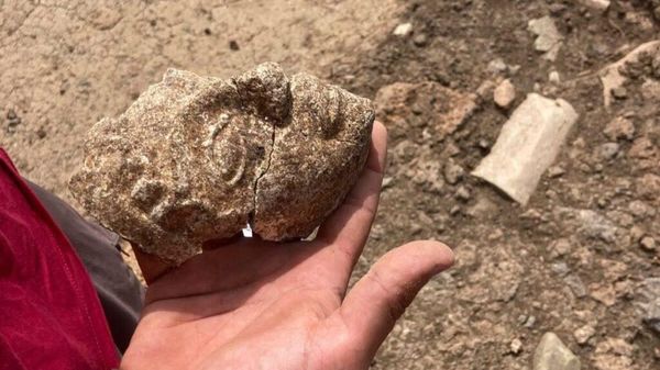 O rosto da deusa etrusca Uni, encontrado no seu templo, na Itália - Sputnik Brasil