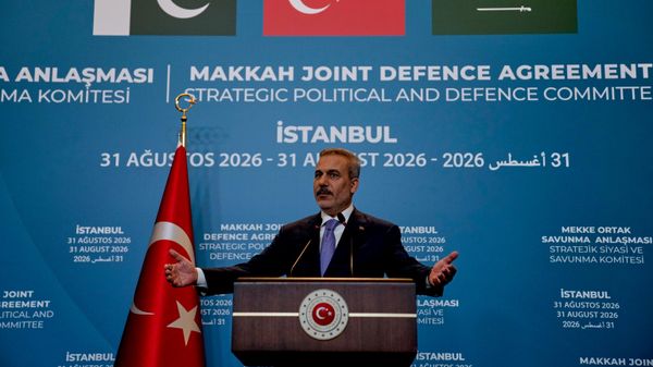 O ministro das Relações Exteriores da Turquia, Hakan Fidan, durante coletiva de imprensa em Istambul, na Turquia, em 31 de agosto de 2026 - Sputnik Brasil
