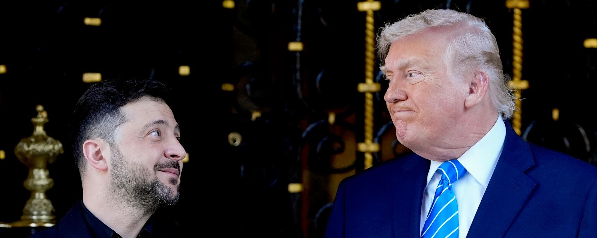 O líder ucraniano Vladimir Zelensky ao lado do presidente dos Estados Unidos, Donald Trump, em 28 de dezembro de 2025 - Sputnik Brasil, 1920, 20.09.2026