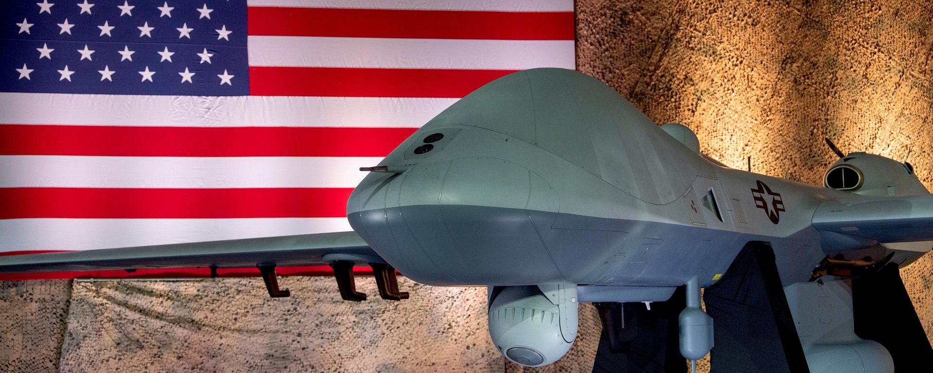 Um drone MQ-9 Reaper é exibido antes do pronunciamento do presidente Donald Trump na Base Aérea de Al Udeid, quinta-feira, 15 de maio de 2025, em Doha, Catar. (Foto AP/Alex Brandon) - Sputnik Brasil, 1920, 30.09.2026