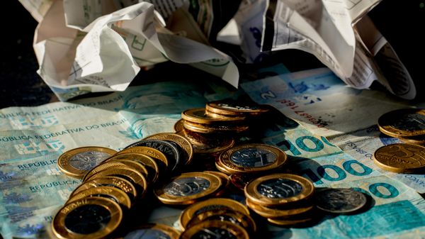 Cédulas e moedas de real (imagem de referência) Cédulas e moedas de real (imagem de referência) - Sputnik Brasil