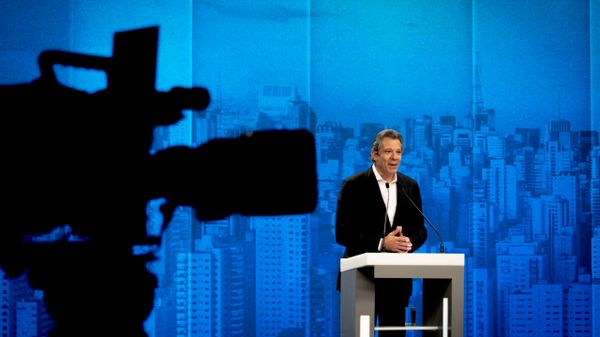 Candidato ao governo do estado de São Paulo, Fernando Haddad (PT) apresenta propostas durante debate Record/Estadão, em 21 de setembro de 2026 - Sputnik Brasil