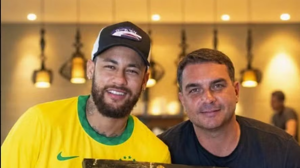 O jogador do Santos Neymar Jr. e o senador Flávio Bolsonaro (PL-RJ) - Sputnik Brasil