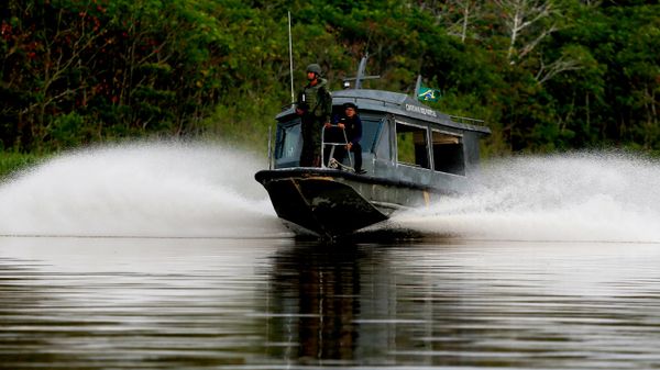 Militares da Marinha do Brasil em uma lancha no rio Itaquaí, no território indígena do Vale do Javari, em Atalaia do Norte. Amazonas, 9 de junho de 2022 - Sputnik Brasil