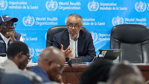 O diretor-geral da Organização Mundial da Saúde (OMS), Tedros Adhanom Ghebreyesus, durante coletiva de imprensa, em 5 de agosto de 2026 - Sputnik Brasil