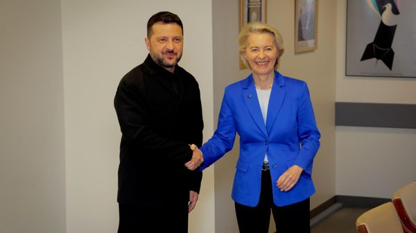 O presidente da Ucrânia, Vladimir Zelensky, e a presidente da Comissão Europeia, Ursula von der Leyen,  em Nova York - Sputnik Brasil