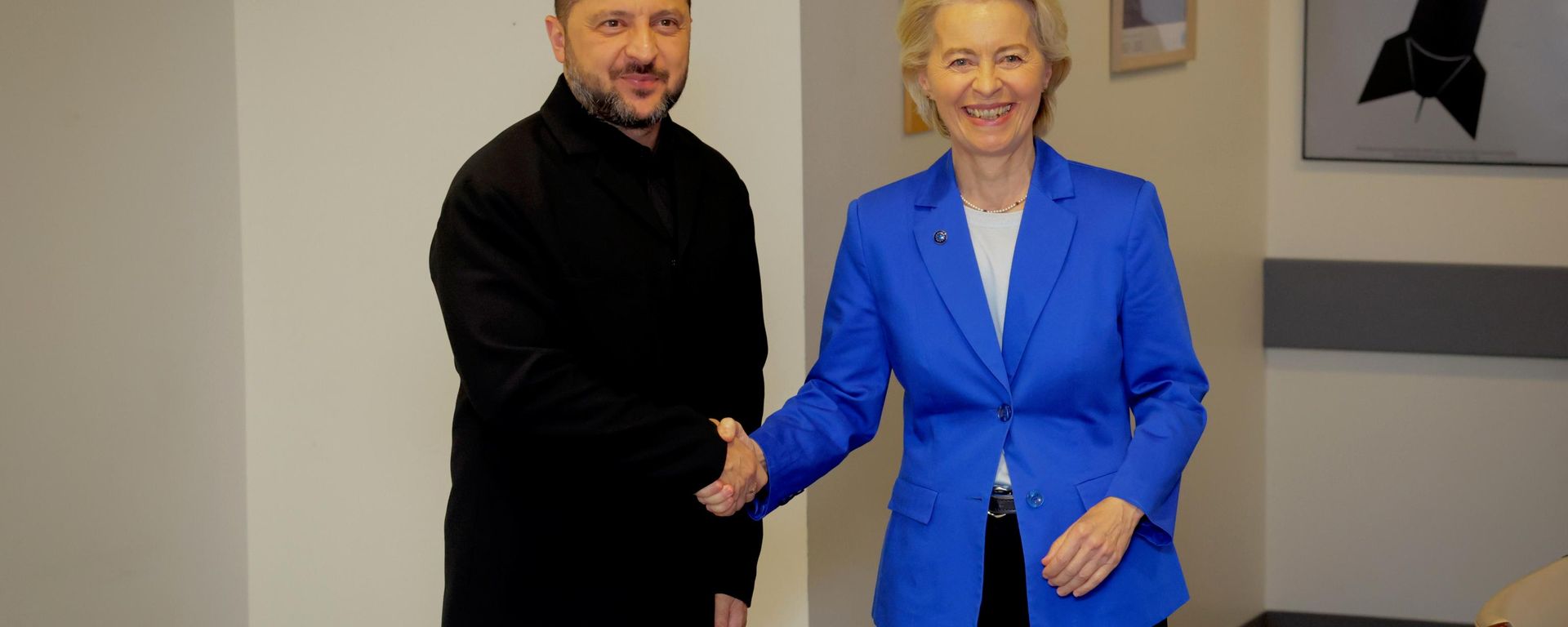 O presidente da Ucrânia, Vladimir Zelensky, e a presidente da Comissão Europeia, Ursula von der Leyen,  em Nova York - Sputnik Brasil, 1920, 23.09.2026