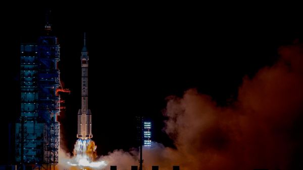 Um foguete lançado pela China - Sputnik Brasil