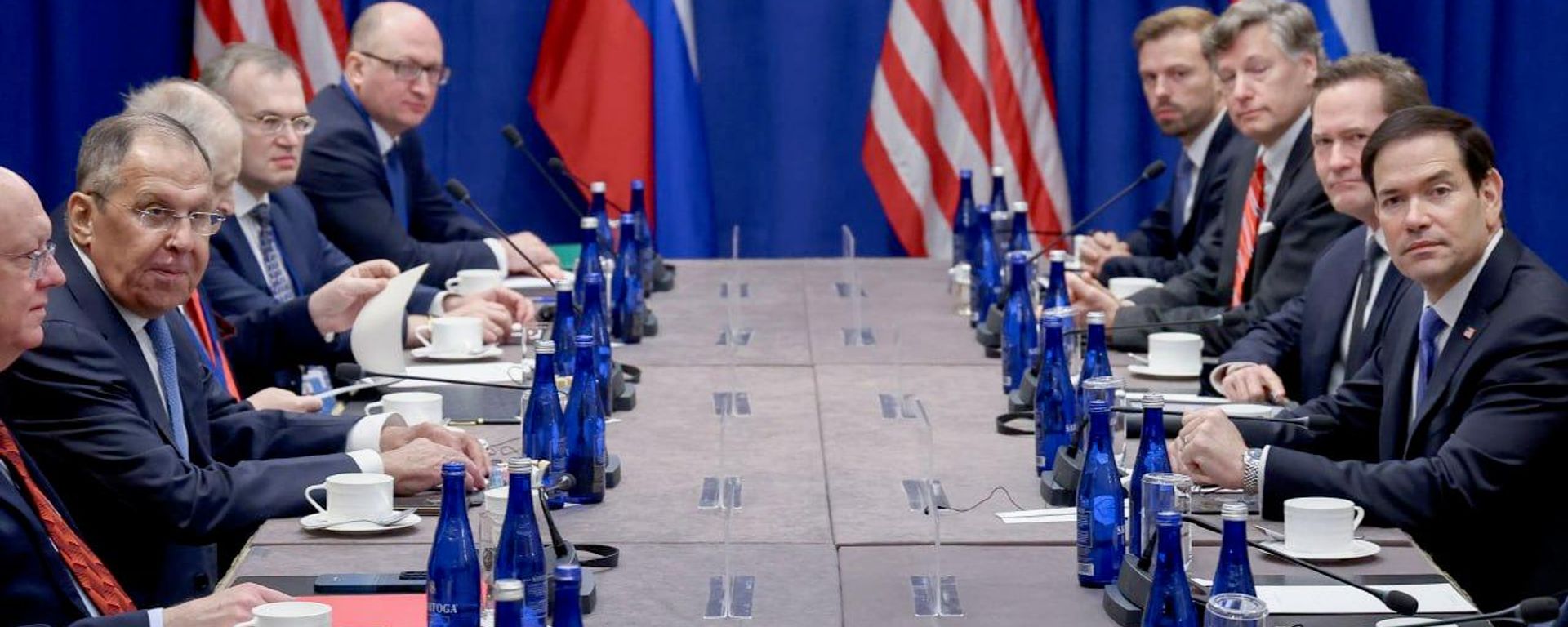 Encontro entre o chanceler russo, Sergei Lavrov, e o Secretário de Estado dos EUA, Marco Rubio, à margem da 81ª sessão da Assembléia Geral da ONU em Nova Iorque. - Sputnik Brasil, 1920, 23.09.2026