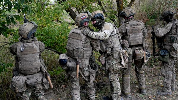 Treinamento de coordenação de combate para o efetivo da 83.ª Brigada Independente de Assalto Aéreo do Grupo de Forças Norte, no setor de Sumy da operação militar especial, em 23 de setembro de 2026 - Sputnik Brasil