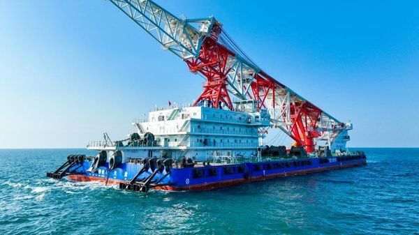 Recentemente, a CRCC Bridge Piling No. 1, construída pela Corporação de Construção Ferroviária da China (CRCC, na sigla em inglês), estreou em Nantong, na província de Jiangsu, China. Esta embarcação pioneira estabeleceu recordes mundiais de maior torre de cravação de estacas e maior capacidade de cravação - Sputnik Brasil