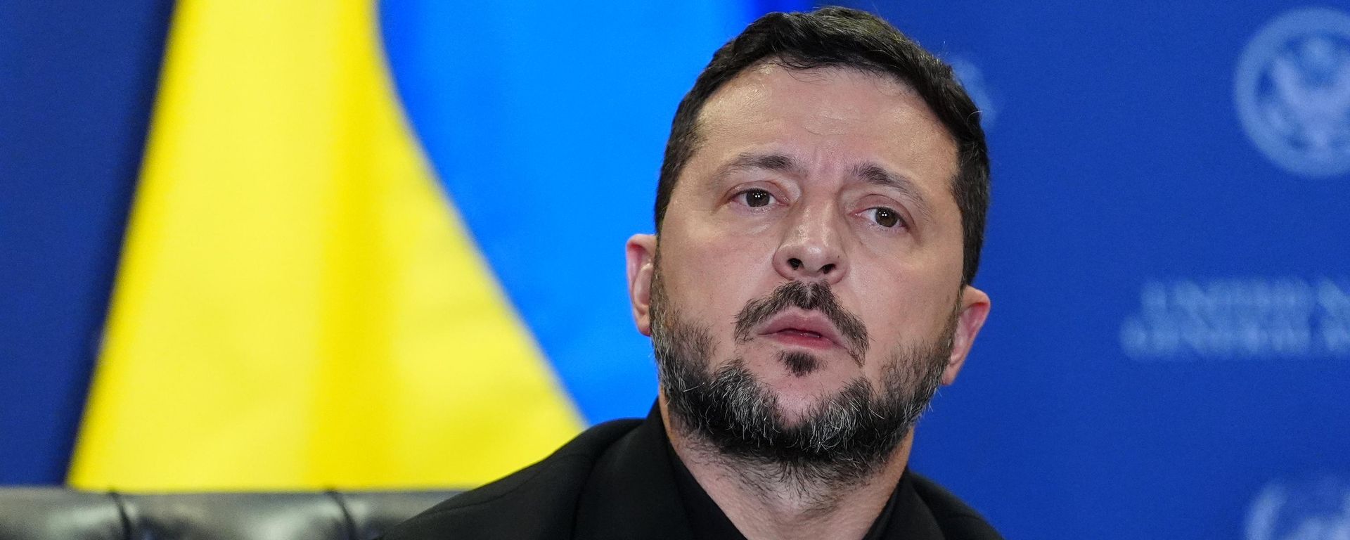 O presidente da Ucrânia, Vladimir Zelensky, durante reunião com o presidente dos Estados Unidos, Donald Trump, às margens da Assembleia das Nações Unidas, em 22 de setembro de 2026 - Sputnik Brasil, 1920, 29.09.2026