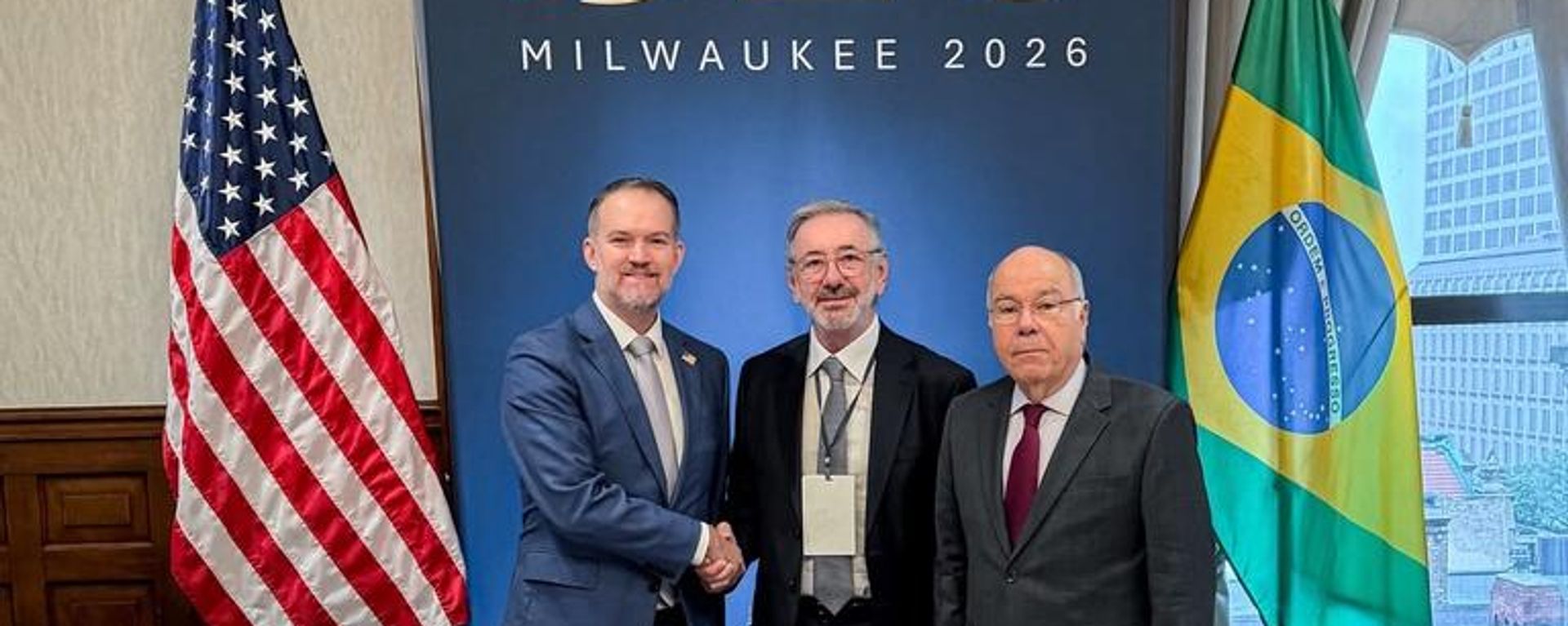 Os ministros Mauro Vieira, das Relações Exteriores (MRE), e Márcio Elias Rosa, do Desenvolvimento, Indústria, Comércio e Serviços (MDIC), em Milwaukee, com o Representante de Comércio dos Estados Unidos (USTR), Jamieson Greer, à margem da Reunião de Ministros do Comércio do G20, 30 de setembro de 2026 - Sputnik Brasil, 1920, 30.09.2026