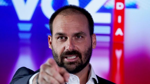 Eduardo Bolsonaro, deputado e filho do presidente Jair Bolsonaro, discursa em uma reunião de conservadores, na Cidade do México, 18 de novembro de 2022 - Sputnik Brasil