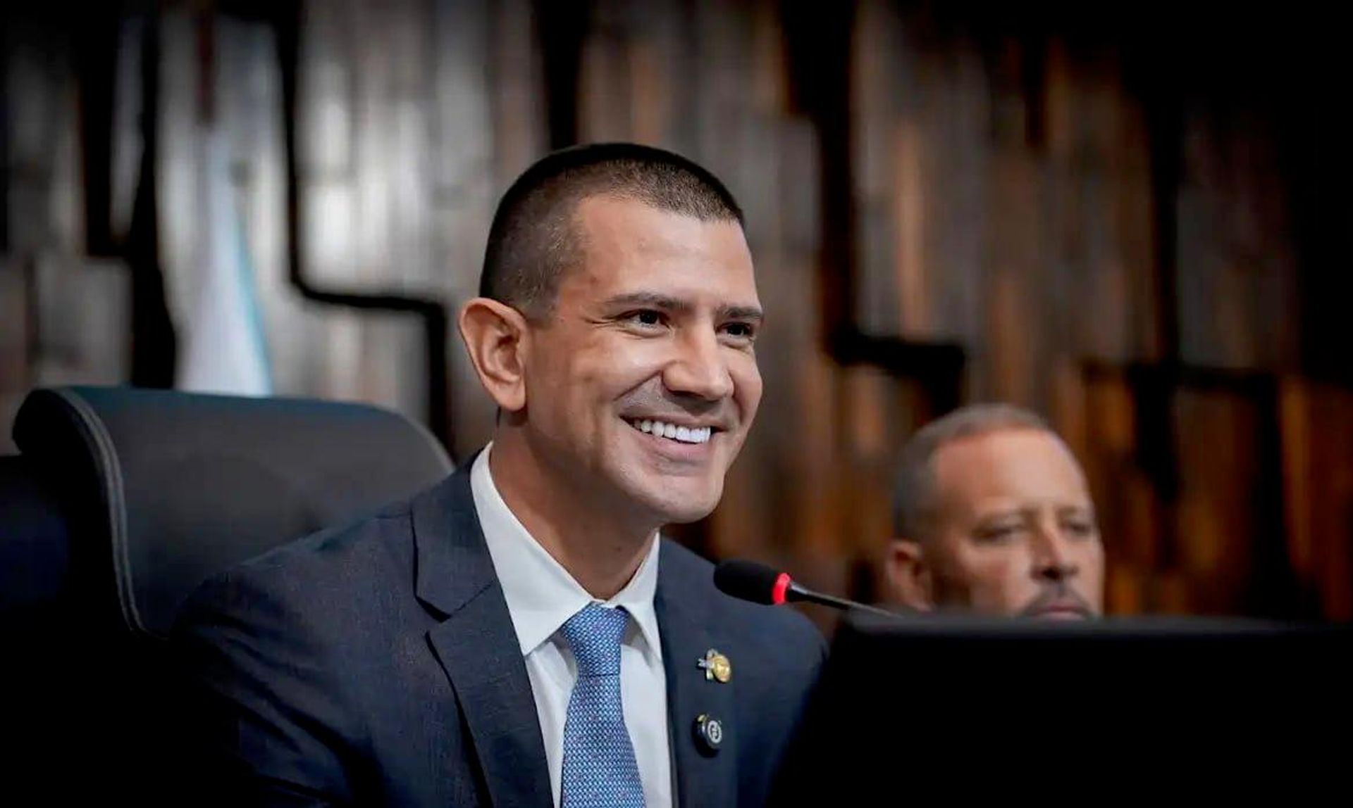 Douglas Ruas e Eduardo Paes disputam 2º turno no Rio de Janeiro Douglas Ruas e Eduardo Paes disputam 2º turno no Rio de Janeiro