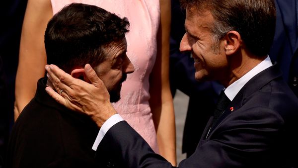 O presidente francês, Emmanuel Macron,  e o líder ucraniano, Vladimir Zelensky - Sputnik Brasil