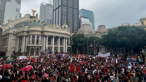 Estudantes fazem manifestação em defesa da democracia e da educação no Rio de Janeiro, 7 de outubro de 2026 - Sputnik Brasil