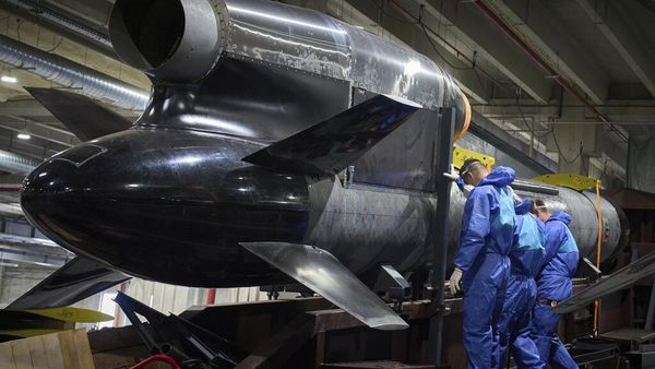Míssil de cruzeiro Flamingo na fábrica secreta de Fire Point, na Ucrânia, em 18 de agosto de 2025 - Sputnik Brasil